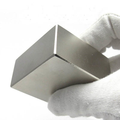 High Magnetic Flux Sintered Neodymium Square Magnet Block in Customized Grade N35-N52