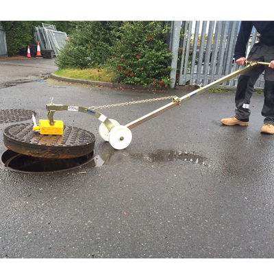 Convenient One Man Operation Super Magnetic Manhole Cover Lifter 92X67mm Customized Color